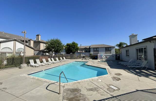 Two-Story 3-Bedroom Condo in Orange Gardens HOA! Gallery 3