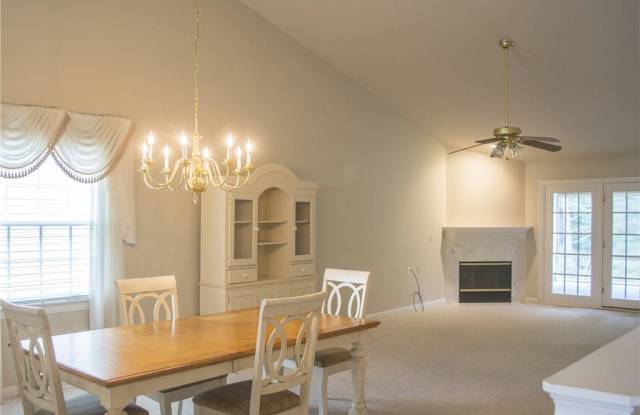 9661 Market Gallery 4