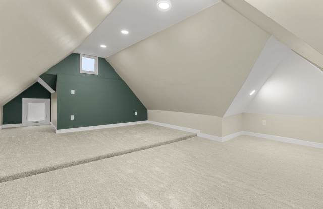 324 East Bethune Street - 2 photos photos