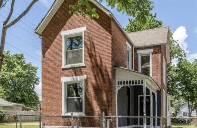 880 Thomas Avenue photos photos