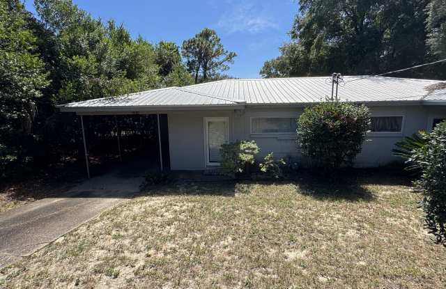 323 Washington Avenue - 323 Washington Avenue, Valparaiso, FL 32580