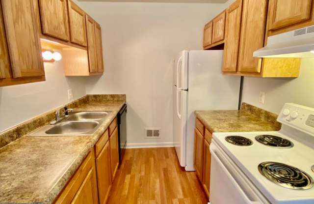 2nd floor, Remodeled 1 Bd. Greenway Park - Free Rent until November 1st!! Gallery 2
