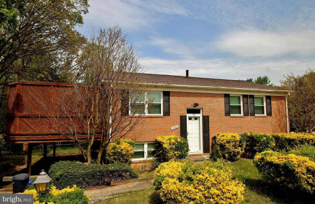 12529 OAKWOOD DRIVE - 12529 Oakwood Drive, Lake Ridge, VA 22192