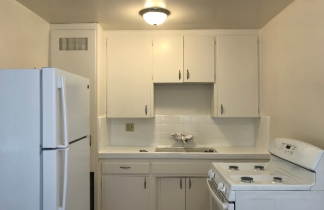 4430 1/2 48th Street - 4430 1/2 48th St, San Diego, CA 92115
