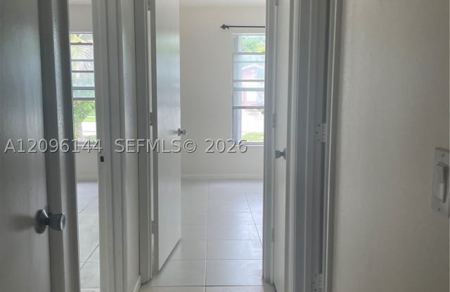 5872 Bermuda Cir E Gallery 4