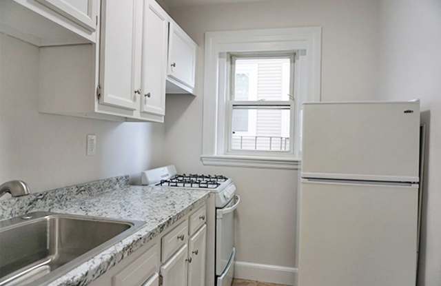 Amazing 1 Bed near Moody St. in Waltham - 95 Adams Street, Waltham, MA 02453