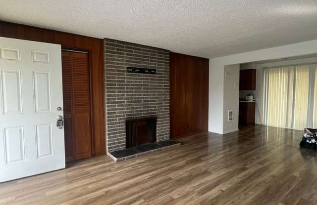 2-Bedroom 1-Bathroom Duplex in Eugene photos photos