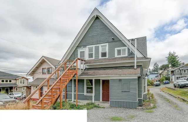 Large 6 Bedroom House Available in August!! photos photos