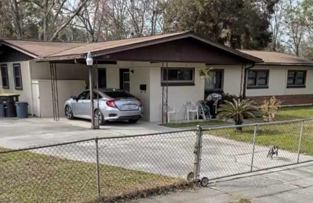 5 bedroom / 2 bath rental home in 32210 - 2166 Figaro Lane, Jacksonville, FL 32210