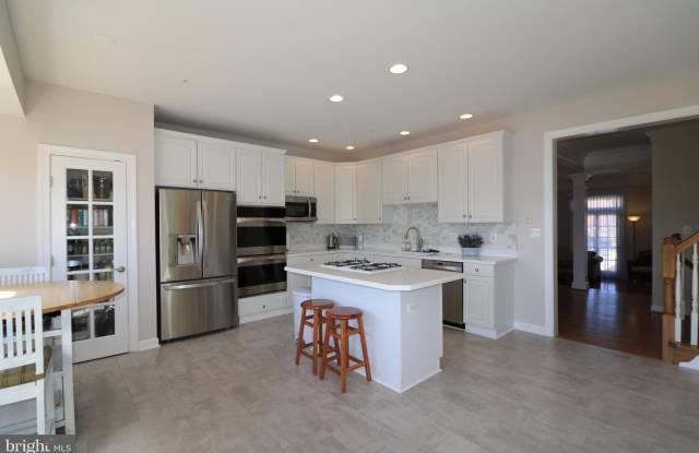 13539 FLOWERFIELD Drive Gallery 3