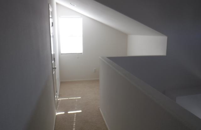 3 BEDROOM HOME IN GATED COMMUNITY WITH COMMUNITY POOL AND SPA Gallery 4