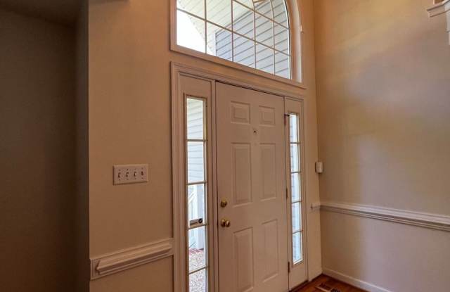 Beautiful and Spacious Rental in Bayhill Pointe Gallery 3