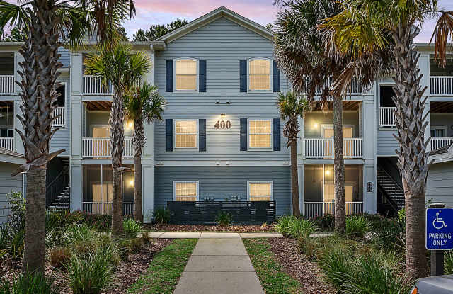 MOVE IN SPECIAL - 50% off First Month's Rent - Lovely 1 BR, 1 BA Condo, Gated Community in the Heart of Mt Pleasant, SC photos photos