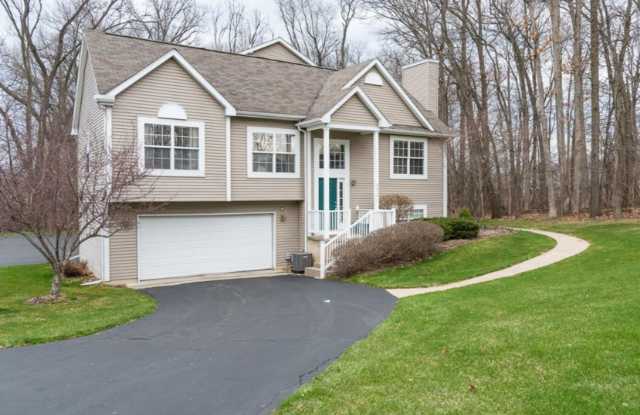 Three Bedroom Condo in Kalamazoo - 6258 Quail Run Drive, Kalamazoo County, MI 49009