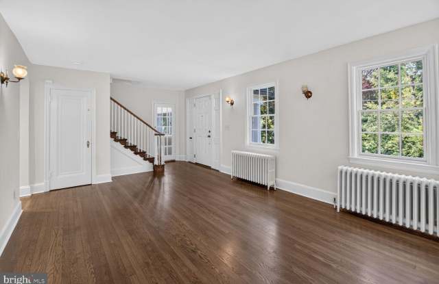4929 MACARTHUR Boulevard NW Gallery 4