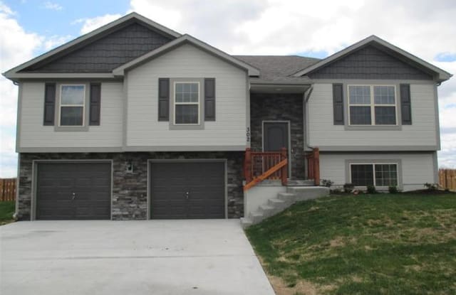 302 Golfview Drive - 302 Golfview Drive, Pleasant Hill, MO 64080