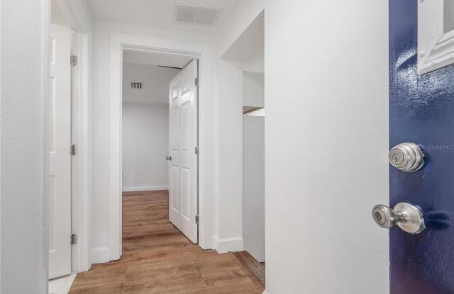 2307 E OSBORNE Avenue Gallery 3