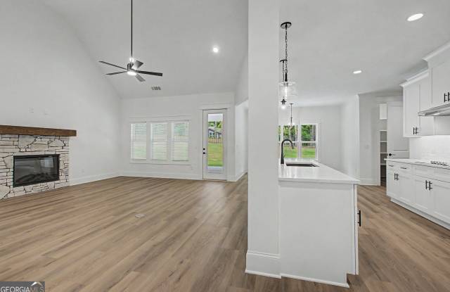 347 Crestwood Road Gallery 4