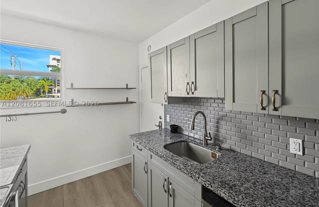 7207 Bay Dr Gallery 4