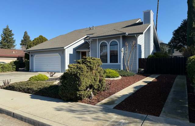 REMARKABLE NEIGHBORHOOD OF CUSTOM HOMES! 2 BED 2.5 BATH LOCATED IN CENTRAL BRENTWOOD LOCATION WITH EASY ACCESS TO EVERYTHING! Gallery 3