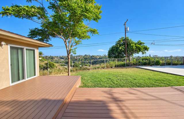 6BD/3BA, Huge Yard! Lots of Parking! (Lease out, pending signatures. Check back in a few days!) Gallery 3