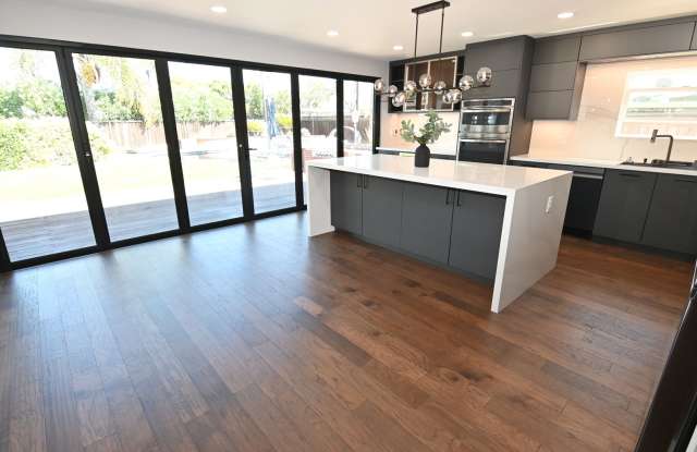 Perfect location- 3 bed 2 bath home with a pool. 293 Ely Ct San Jose, CA 95123 Gallery 3