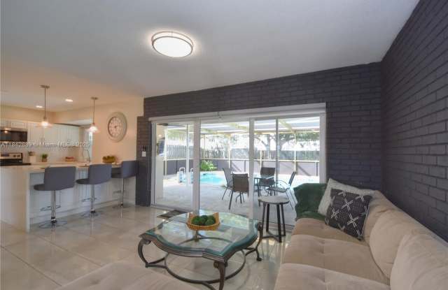 609 S Crescent Dr photos photos
