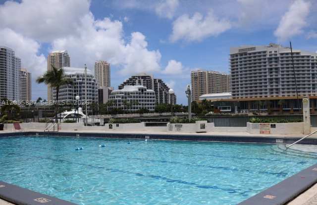 905 Brickell Bay Dr Gallery 3