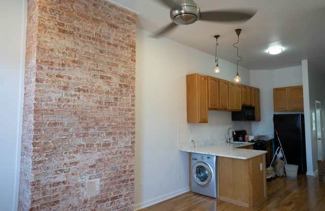 211 ADAMS ST Gallery 3