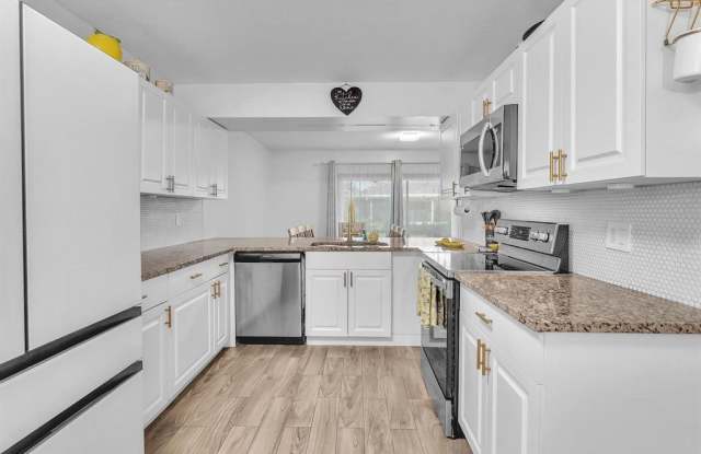 9831 Riverside Dr photos photos