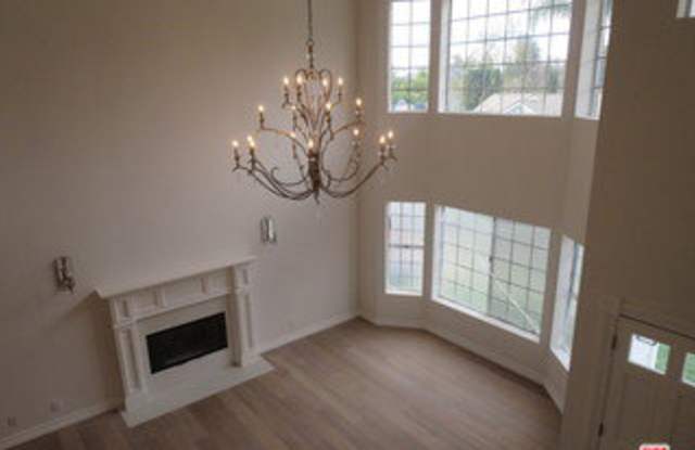 18232 Rosita Street Gallery 3