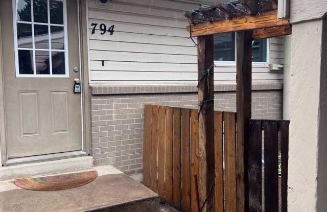 MOVE IN SPECIAL 2 Bed 2 Bath Townhome in Lafayette-Available Now photos photos