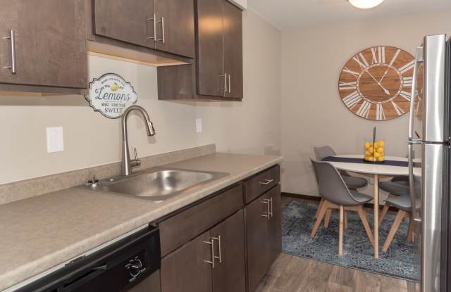 Oakdale Apartments of West St. Paul Gallery 2