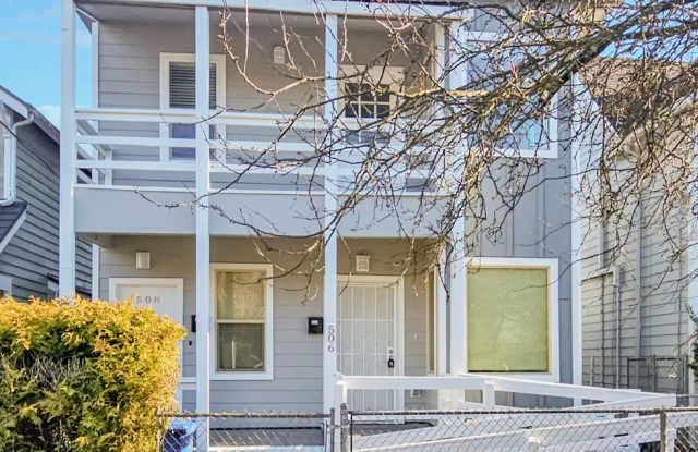 Duplex upper unit in Central District - Upper photos photos