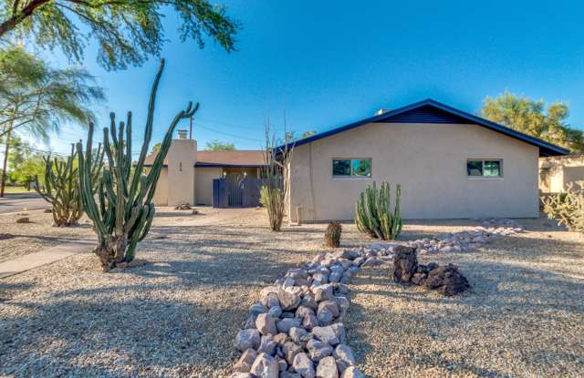 4 Bedroom, 3 Baths, includes 2 Master Suites Just 1-Mile from ASU Gallery 3