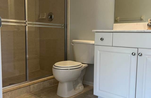 CHECHECKOUTTHIS 2 bedroom 2 1/2 bath Townhouse Gallery 3