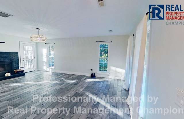 Beautiful Home Featuring Fenced Yard and Hot Tub in Northchase Gallery 4