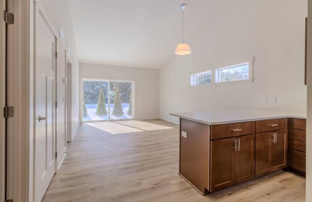 ZO- Simsbury 1548 Gallery 1