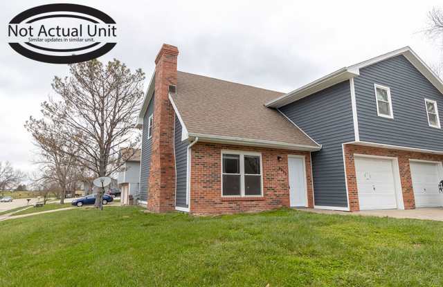 Spacious Southside Duplex - 1905 Mirtle Grove Court, Columbia, MO 65201
