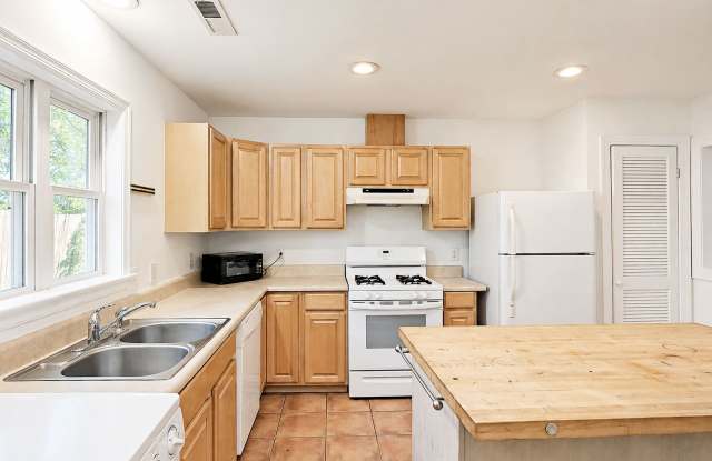 Charming Pet-Friendly Home Near The Dairy Market Gallery 3