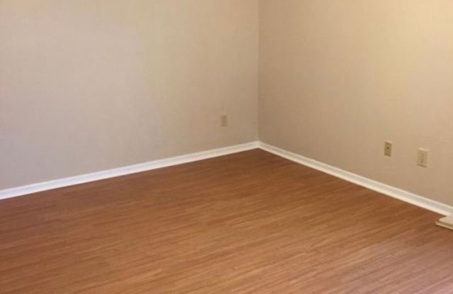 Charming 3BR House in Grove City Gallery 3