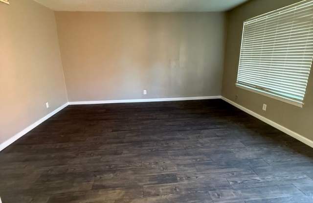 Larger Two Bedroom One Bath Apartment for Leasing. Gallery 4