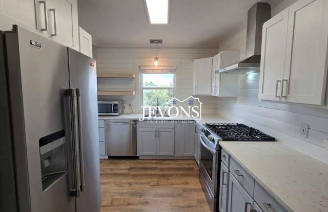 Spacious 3BD/3BA Yakima Home – 3-Car Garage & W/D Hookups Gallery 3