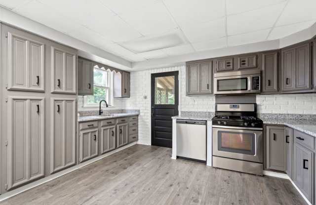 Stunning 3 bedroom home in Carrick available May 15! photos photos