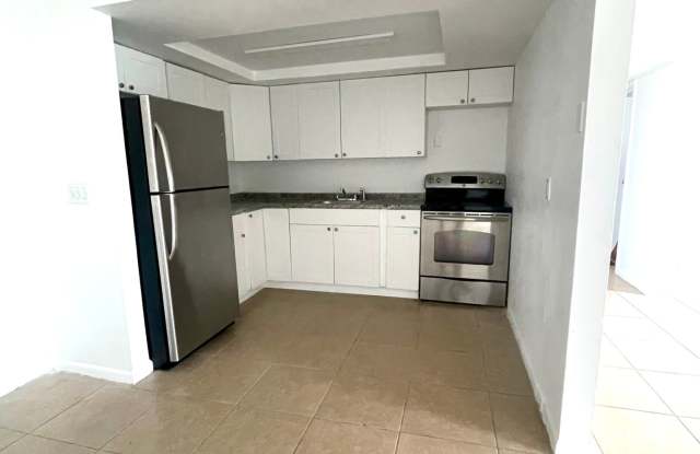 LARGE NEWLY RENOVATED 3 BEDROOM APARTMENTS photos photos