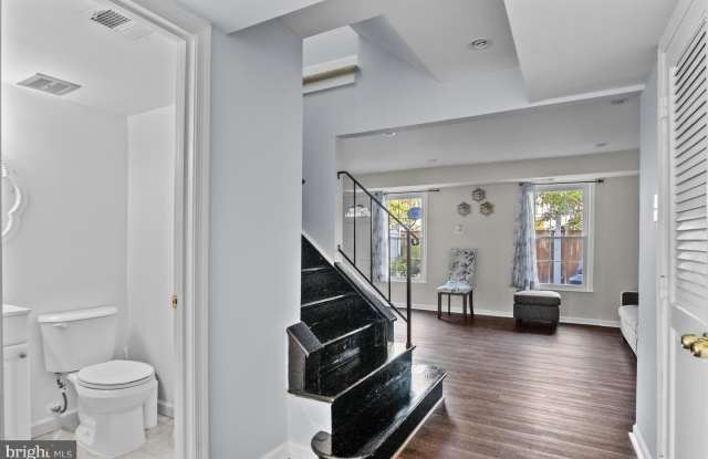 4506 ARENDALE SQUARE Gallery 2
