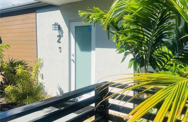 228 SE 9th Ct - 228 Southeast 9th Court, Hallandale Beach, FL 33009
