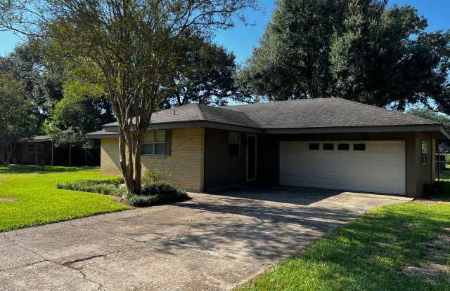 3 Bedroom, 1.5 Bathroom, Brick Home with large yard, and garage photos photos