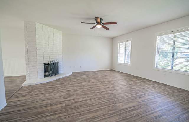 Newhall Single Story Home For Rent  in Oakridge Tract. Gallery 4