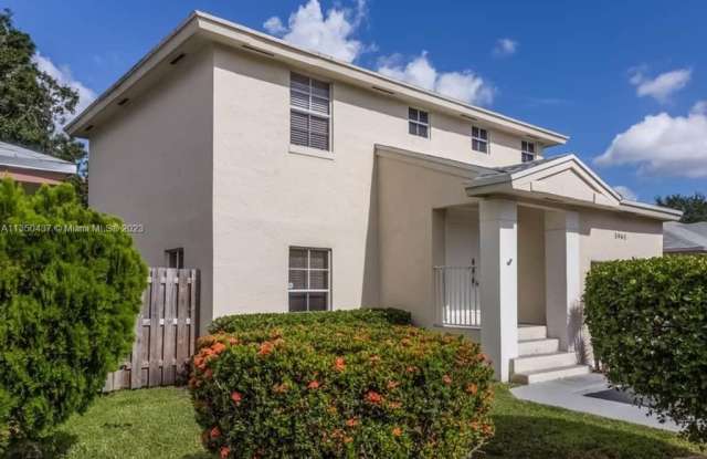 5961 Woodland Point Dr Gallery 3